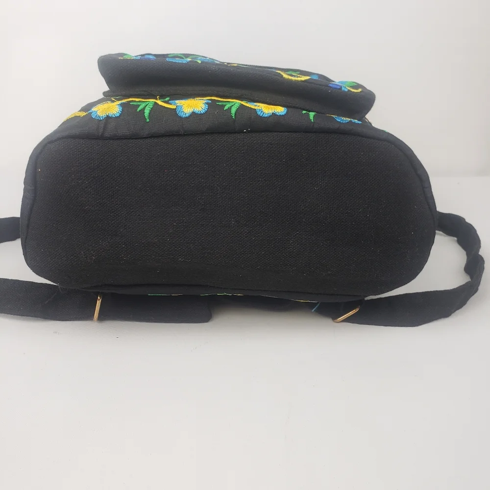 Embroidered floral‎ Mexican Backpack NEW/ mochila Mexicana bordada a mano nueva